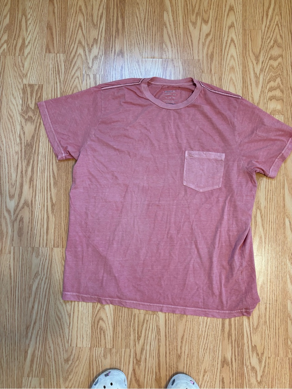 Men's Short-Sleeve Pocket T-Shirt in Dusty Rose rvca size xl nwot